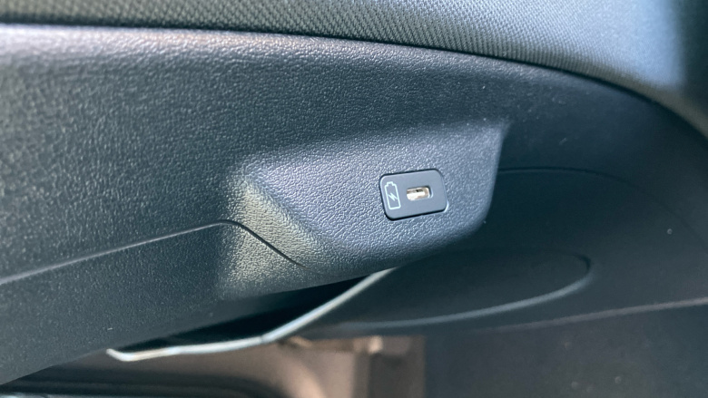 Kia Niro 1.6 GDi 127 Hybrid 2 Nav 5dr DCT Hybrid Estate